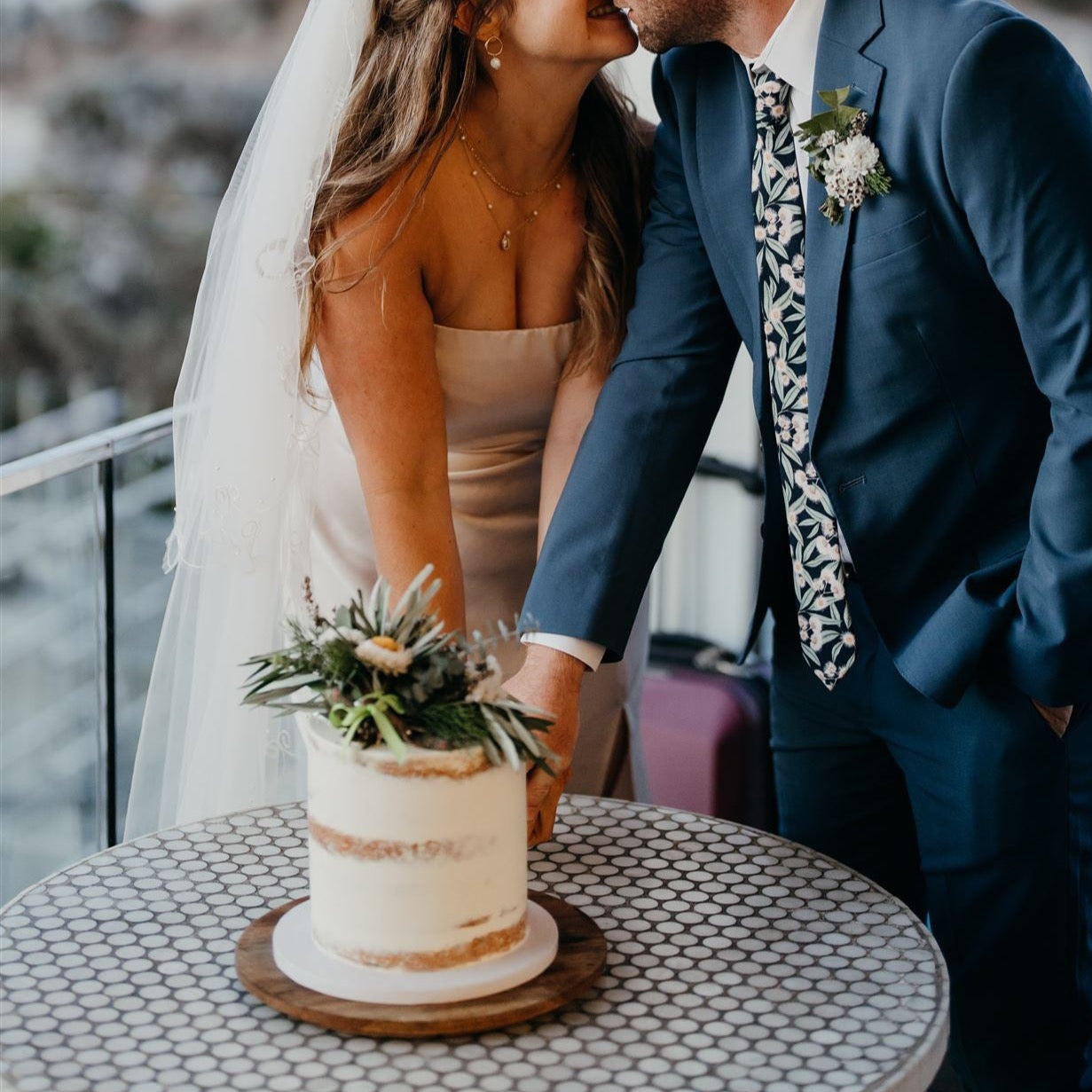 sustainable floristry cake flowers for a Fremantle wedding